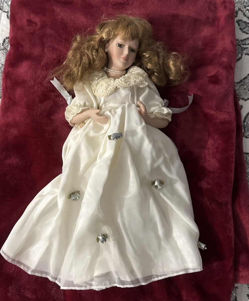 Avon 2000 Porcelain Bride Doll 18” White Wedding Gown Blonde Blue Eyes Vintage
